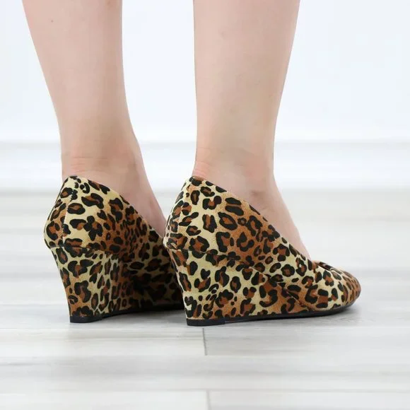 Rockabilly Faux Suede Leopard Round Toe Wedge Low Heel - Picture 7 of 11
